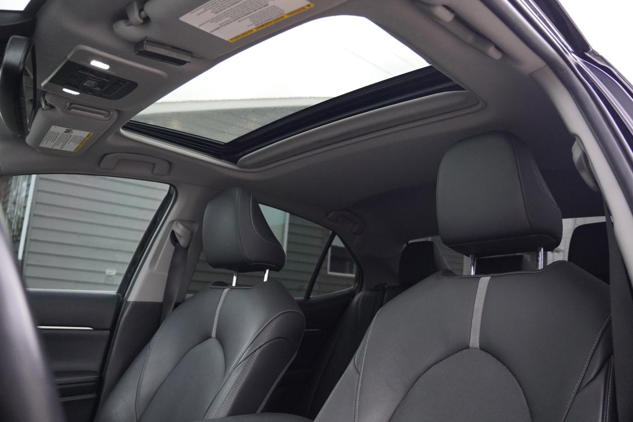 2021 Toyota Camry HYBRID XSE / NO ACCIDENT / SUNROOF / LEATHER/CARPLAY/BSM Photo