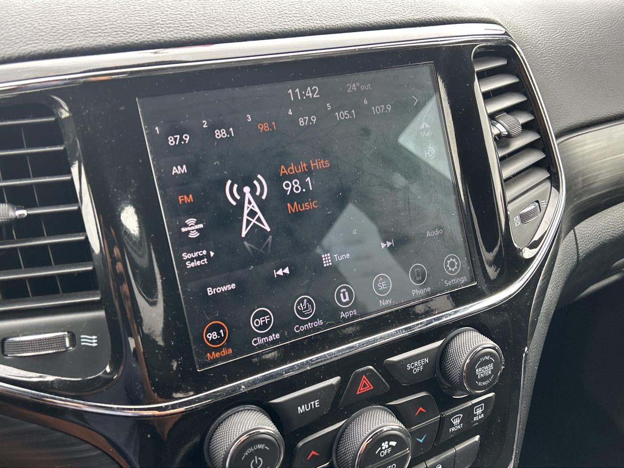 2021 Jeep Grand Cherokee Laredo Navigation Rear Camera Bluetooth Low Km Photo