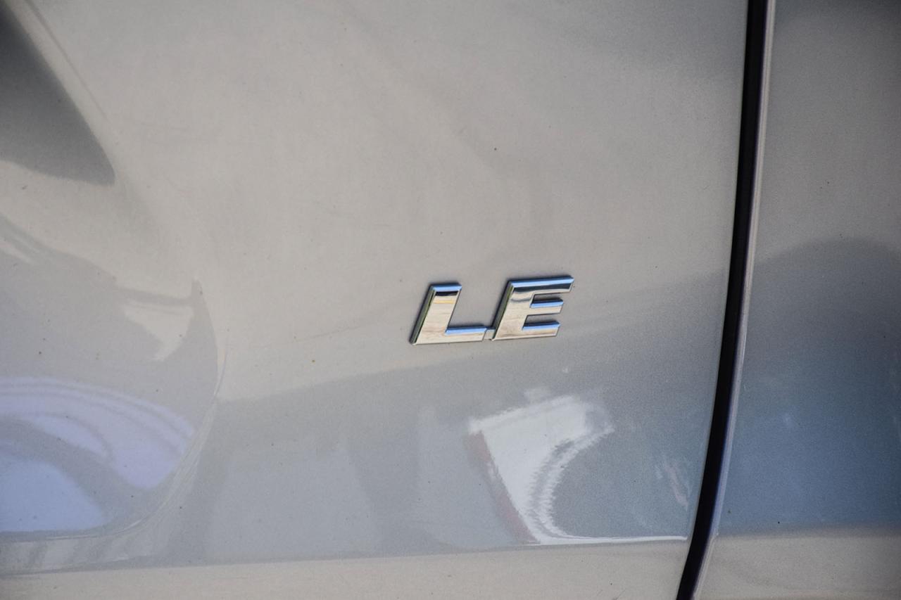 2022 Toyota RAV4 LE AWD / NO ACCIDENT /CARPLAY / BSM/FM/HTD SEATS Photo