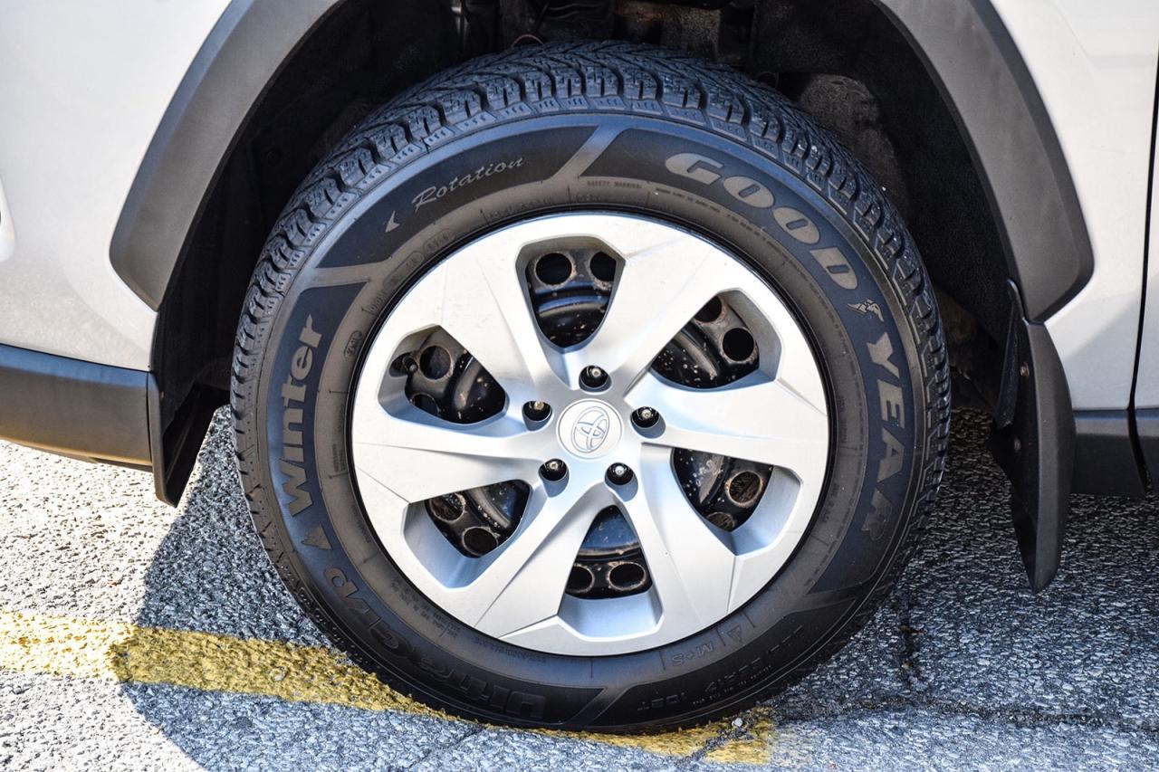 2022 Toyota RAV4 LE AWD / NO ACCIDENT /CARPLAY / BSM/FM/HTD SEATS Photo