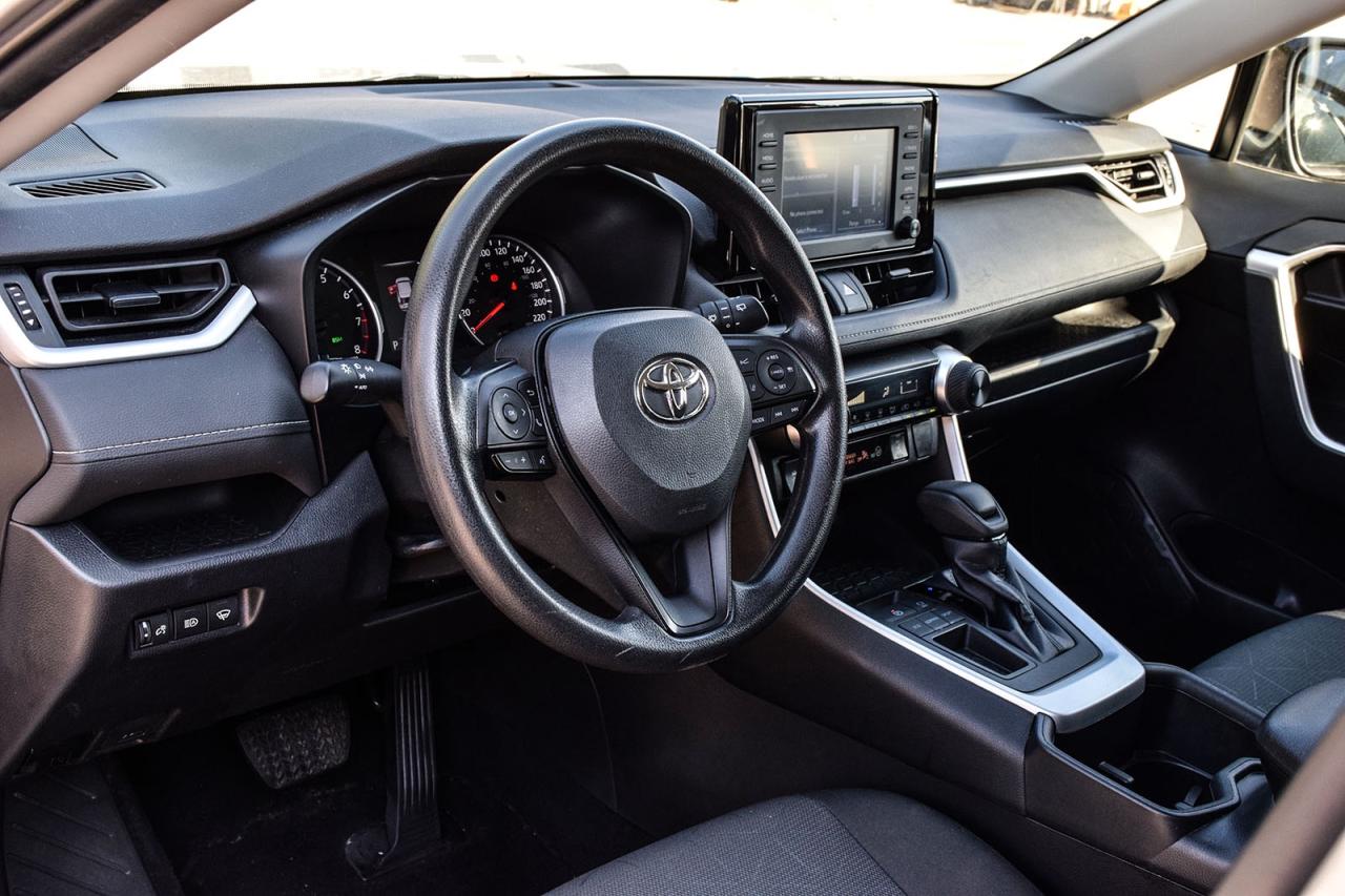 2022 Toyota RAV4 LE AWD / NO ACCIDENT /CARPLAY / BSM/FM/HTD SEATS Photo