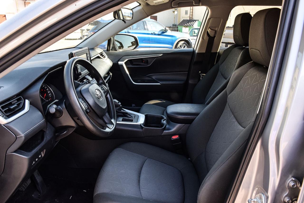 2022 Toyota RAV4 LE AWD / NO ACCIDENT /CARPLAY / BSM/FM/HTD SEATS Photo