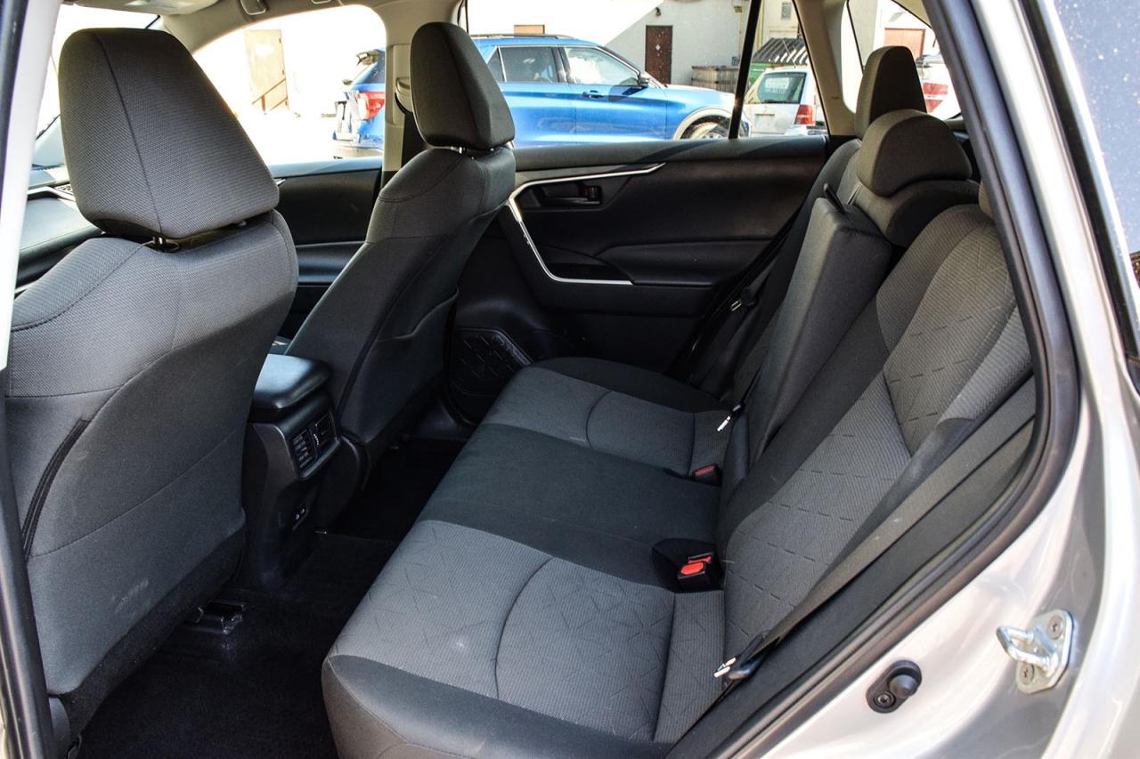 2022 Toyota RAV4 LE AWD / NO ACCIDENT /CARPLAY / BSM/FM/HTD SEATS Photo