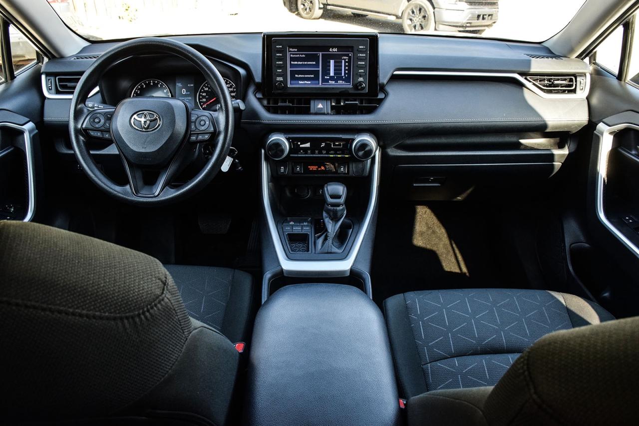 2022 Toyota RAV4 LE AWD / NO ACCIDENT /CARPLAY / BSM/FM/HTD SEATS Photo