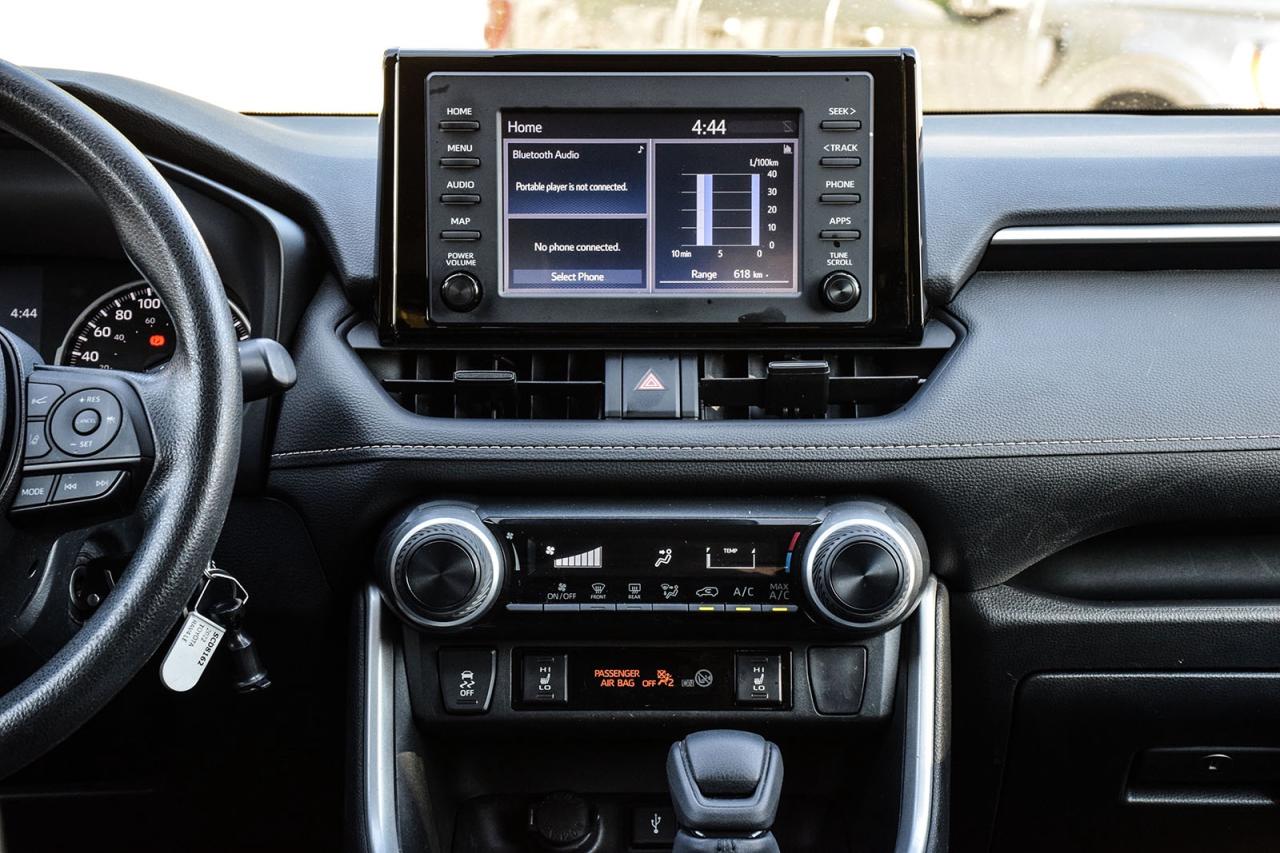 2022 Toyota RAV4 LE AWD / NO ACCIDENT /CARPLAY / BSM/FM/HTD SEATS Photo