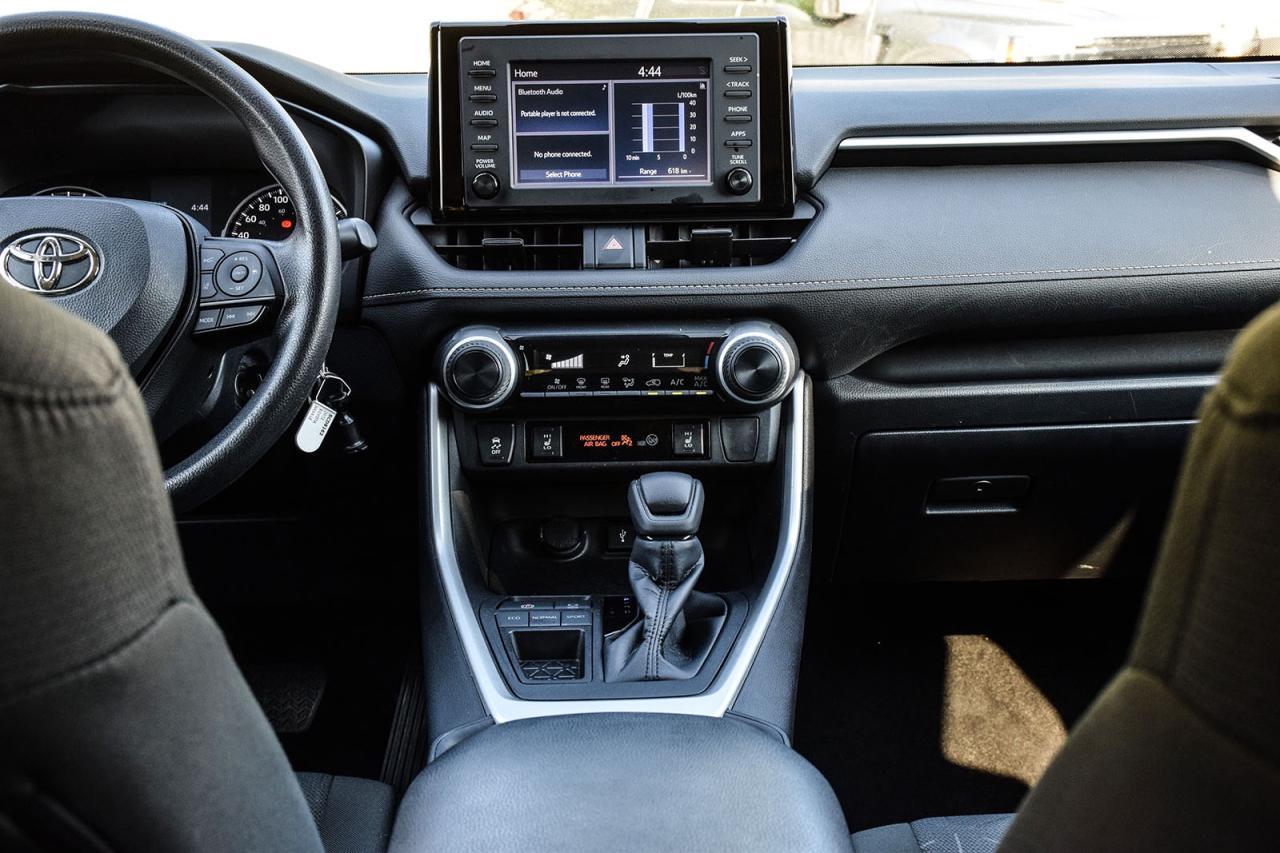 2022 Toyota RAV4 LE AWD / NO ACCIDENT /CARPLAY / BSM/FM/HTD SEATS Photo