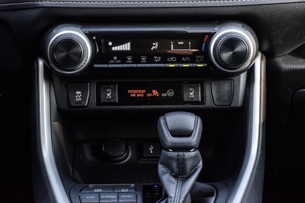 2022 Toyota RAV4 LE AWD / NO ACCIDENT /CARPLAY / BSM/FM/HTD SEATS Photo