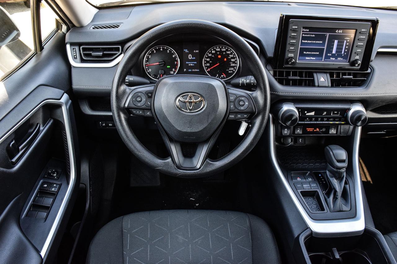 2022 Toyota RAV4 LE AWD / NO ACCIDENT /CARPLAY / BSM/FM/HTD SEATS Photo