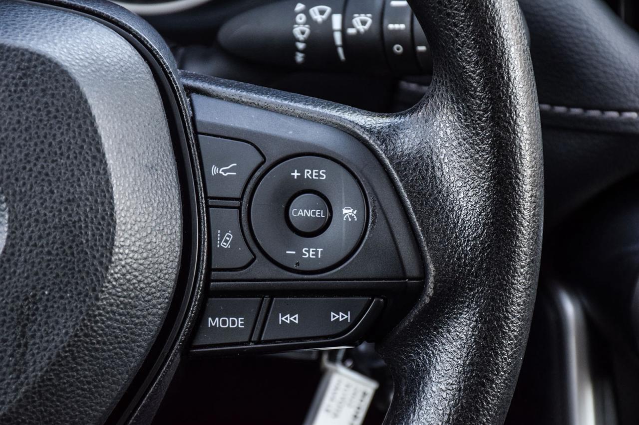 2022 Toyota RAV4 LE AWD / NO ACCIDENT /CARPLAY / BSM/FM/HTD SEATS Photo