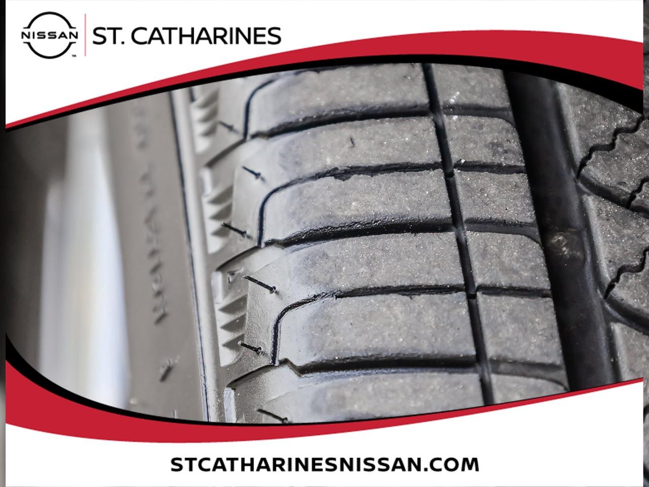 2024 Nissan Pathfinder SL Photo