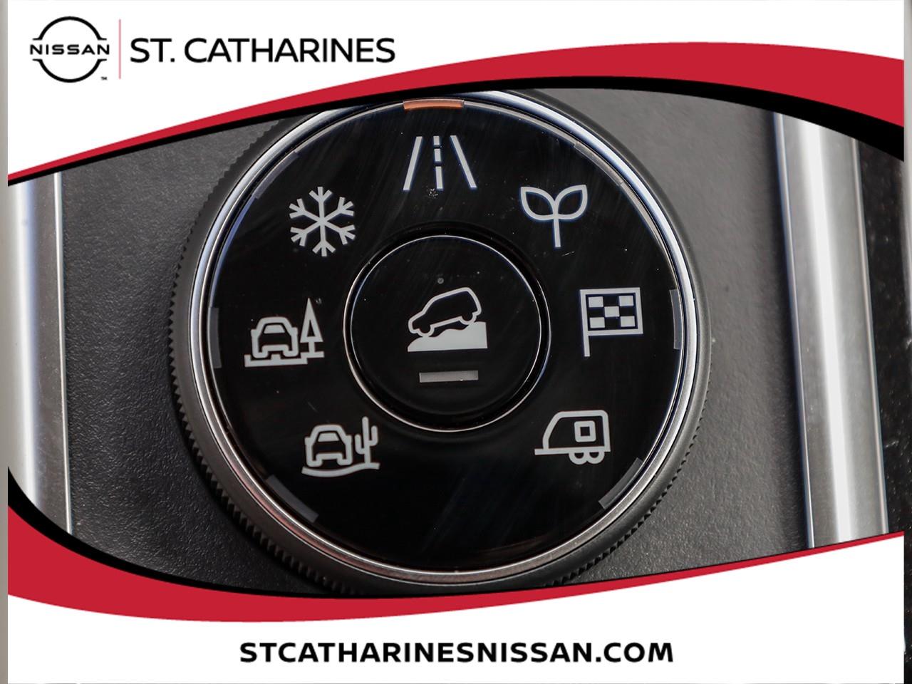 2024 Nissan Pathfinder SL Photo