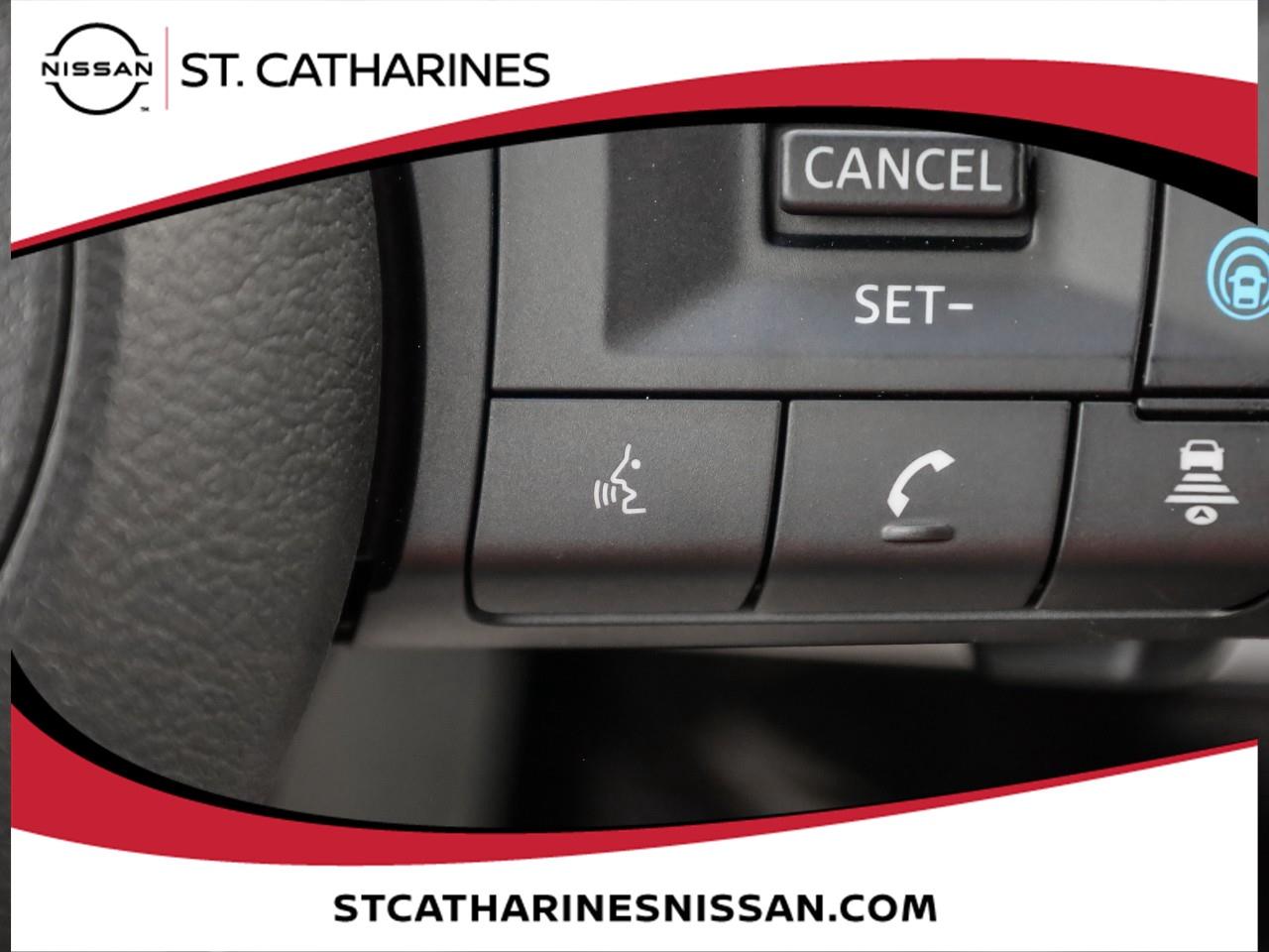 2024 Nissan Pathfinder SL Photo