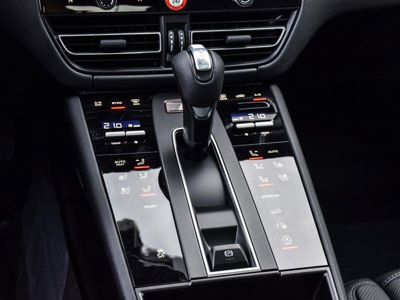 2025 Porsche Macan AWD Gray Photo