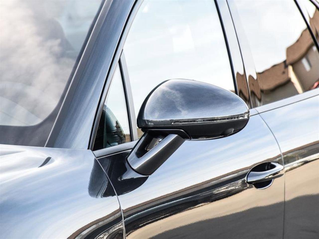 2025 Porsche Macan AWD Gray Photo4