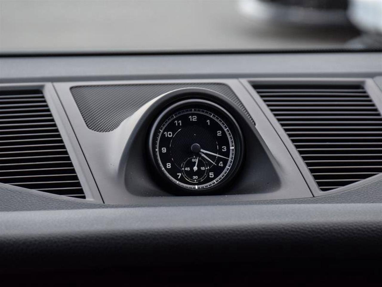 2025 Porsche Macan AWD Gray Photo