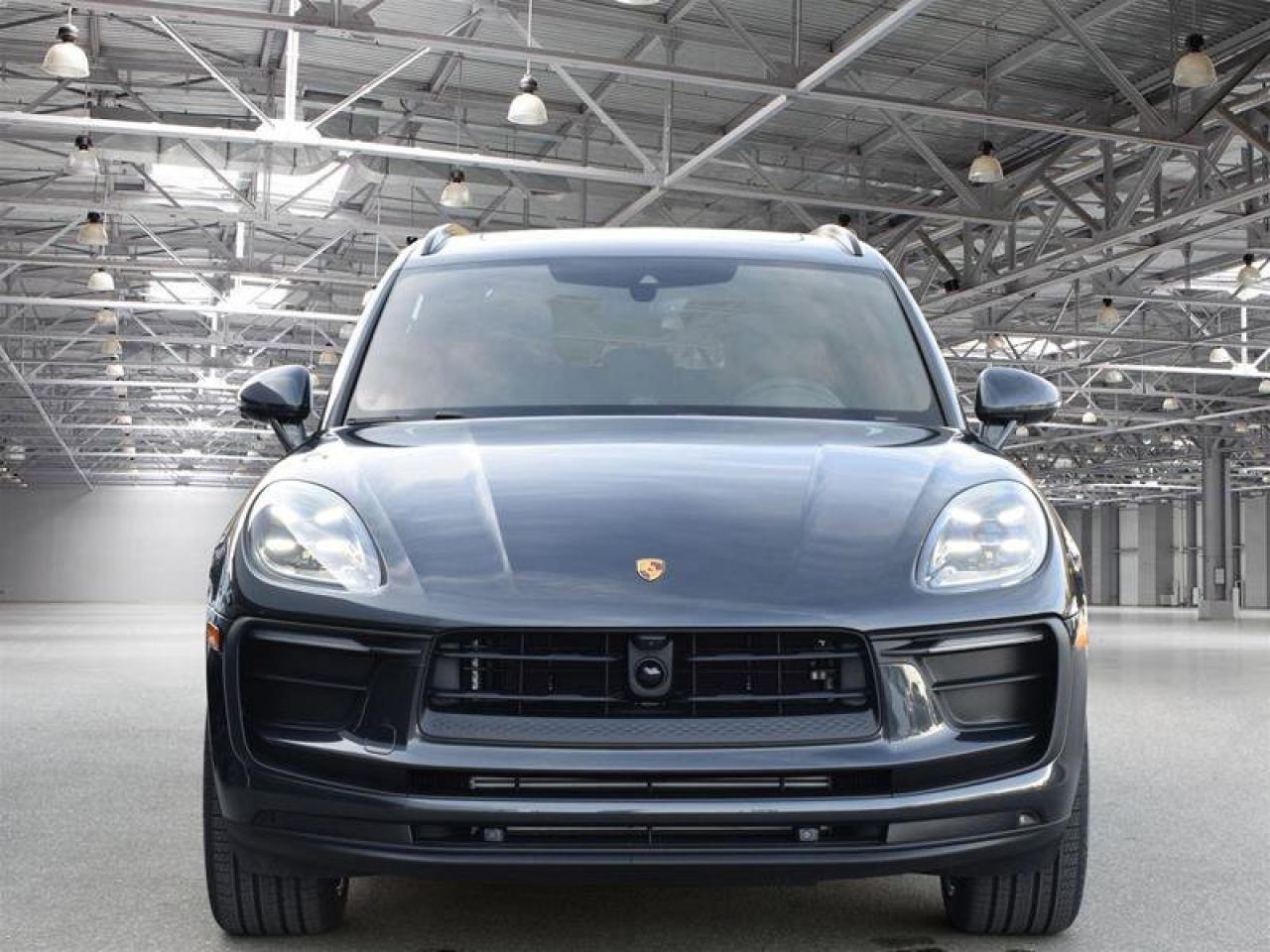 2025 Porsche Macan AWD Gray Photo