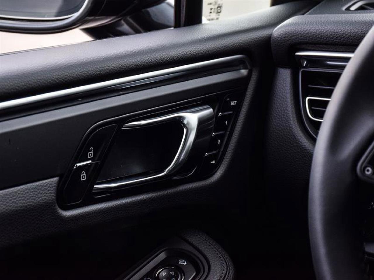 2025 Porsche Macan AWD Gray Photo