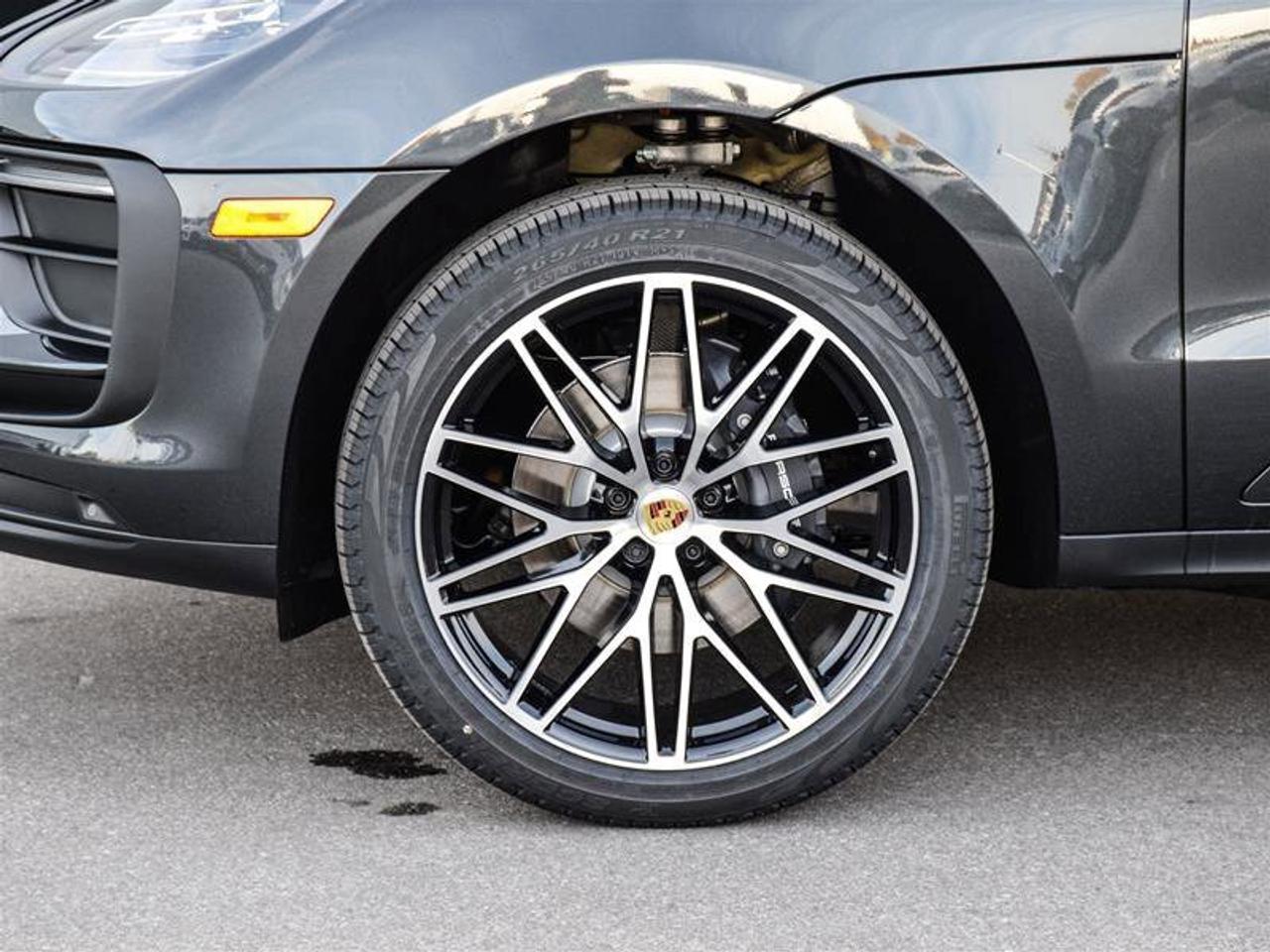 2025 Porsche Macan AWD Gray Photo