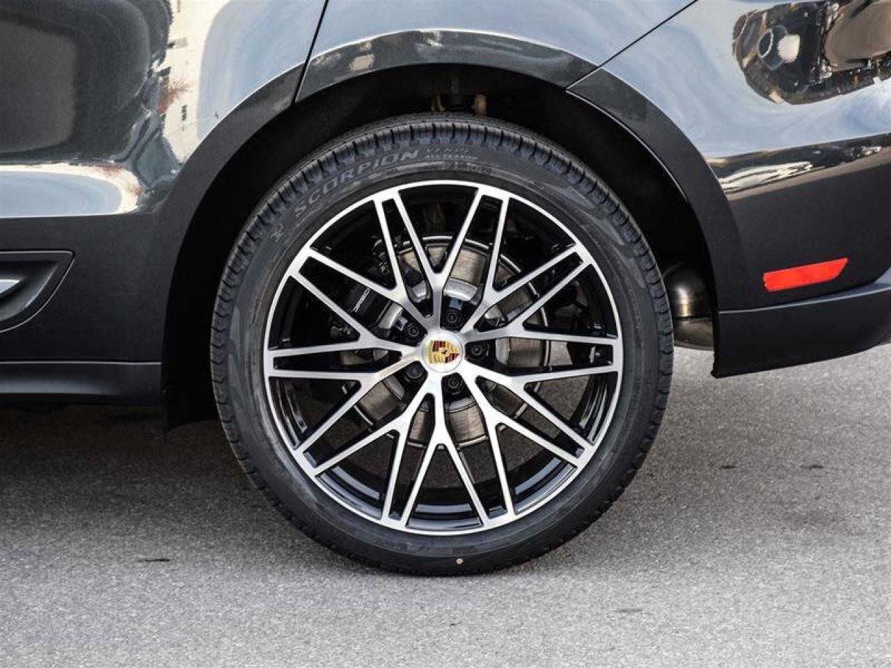 2025 Porsche Macan AWD Gray Photo