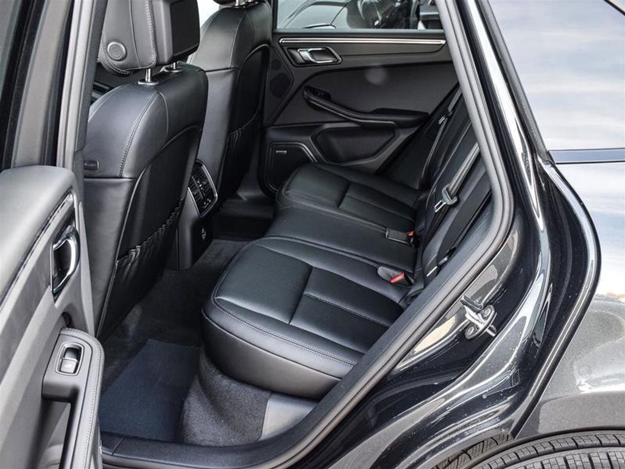 2025 Porsche Macan AWD Gray Photo