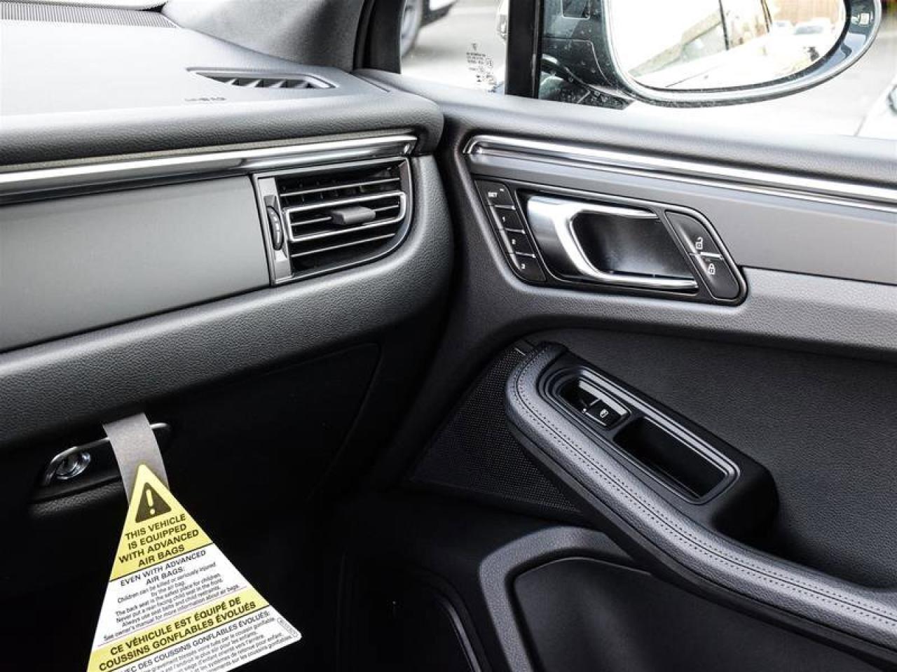 2025 Porsche Macan AWD Gray Photo