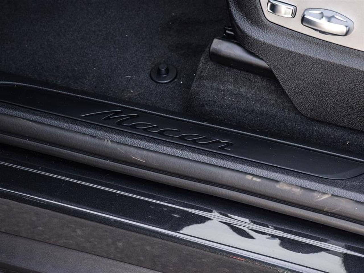 2025 Porsche Macan AWD Gray Photo