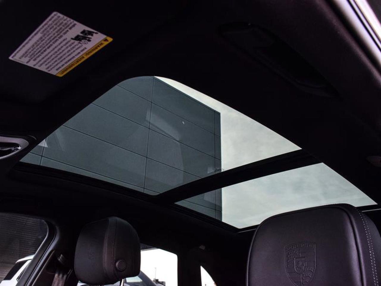 2025 Porsche Macan AWD Gray Photo