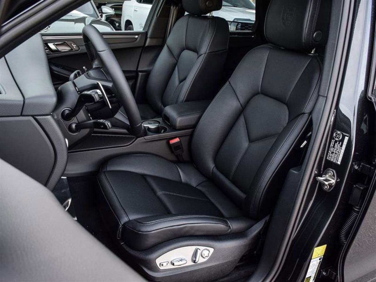 2025 Porsche Macan AWD Gray Photo