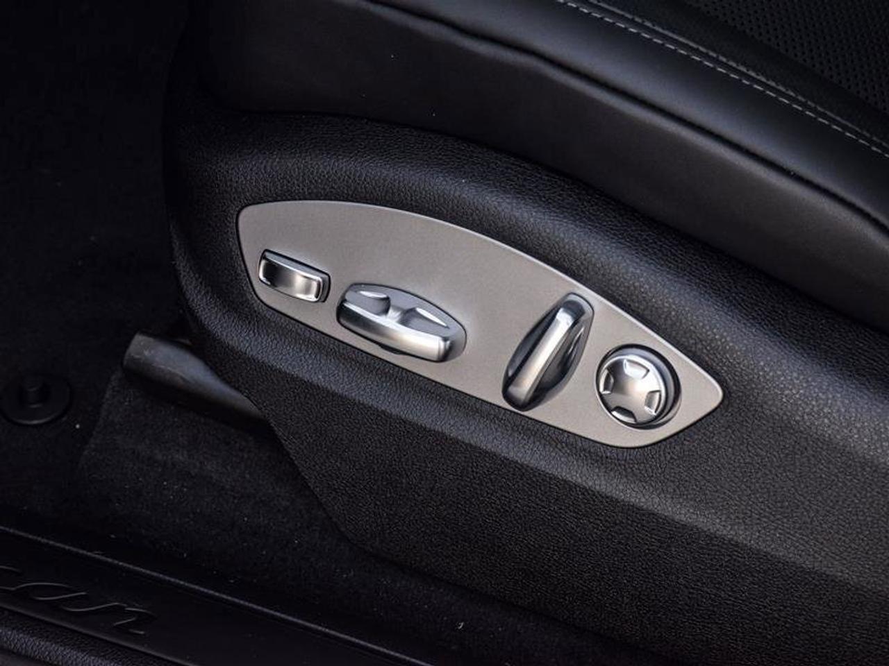 2025 Porsche Macan AWD Gray Photo