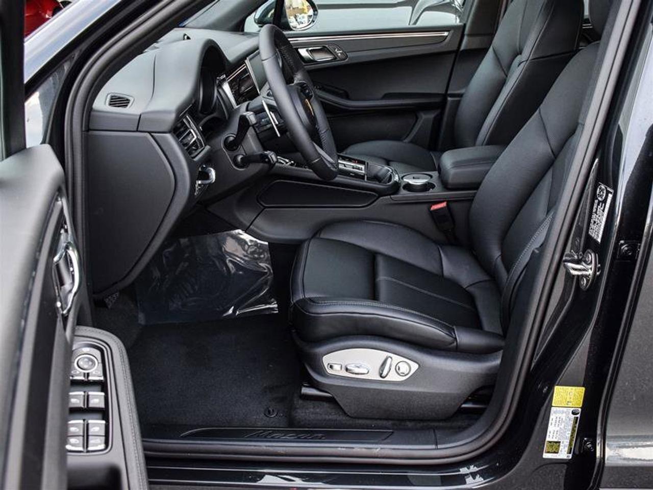 2025 Porsche Macan AWD Gray Photo