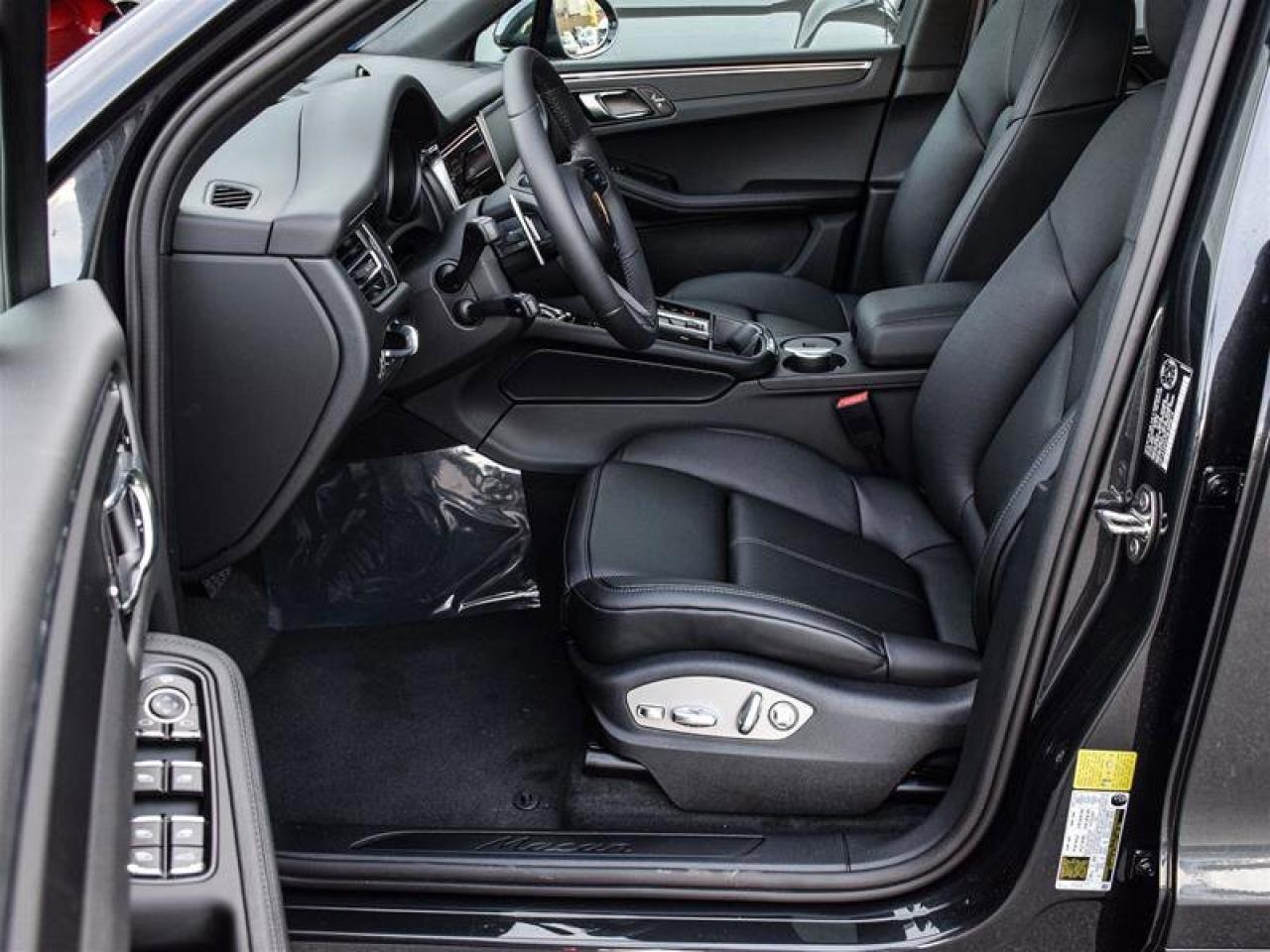 2025 Porsche Macan AWD Gray Photo