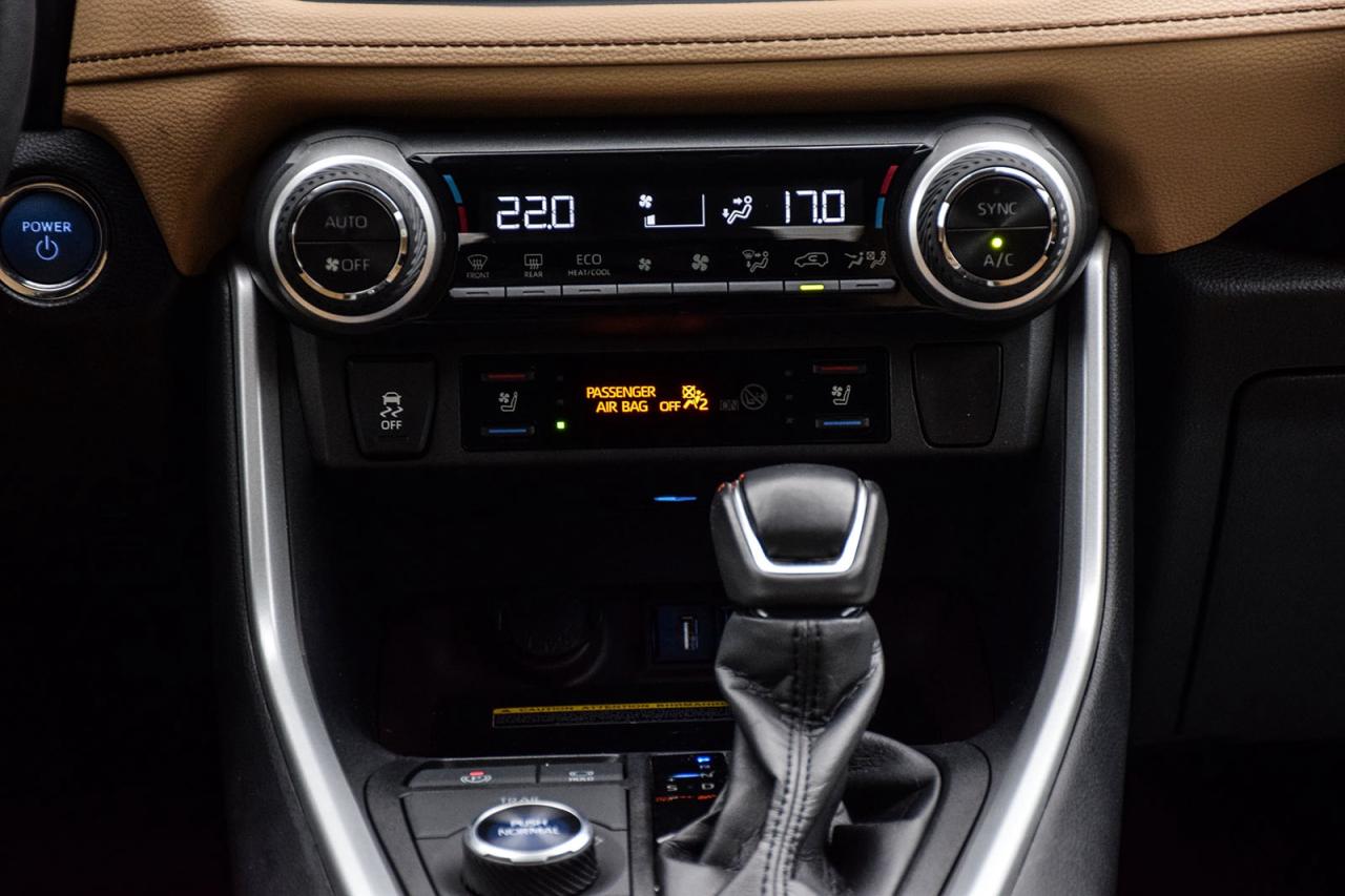 2021 Toyota RAV4 Hybrid LIMITED AWD / SUNROOF /LEATHER/ NAVI/CARPLAY/BSM Photo