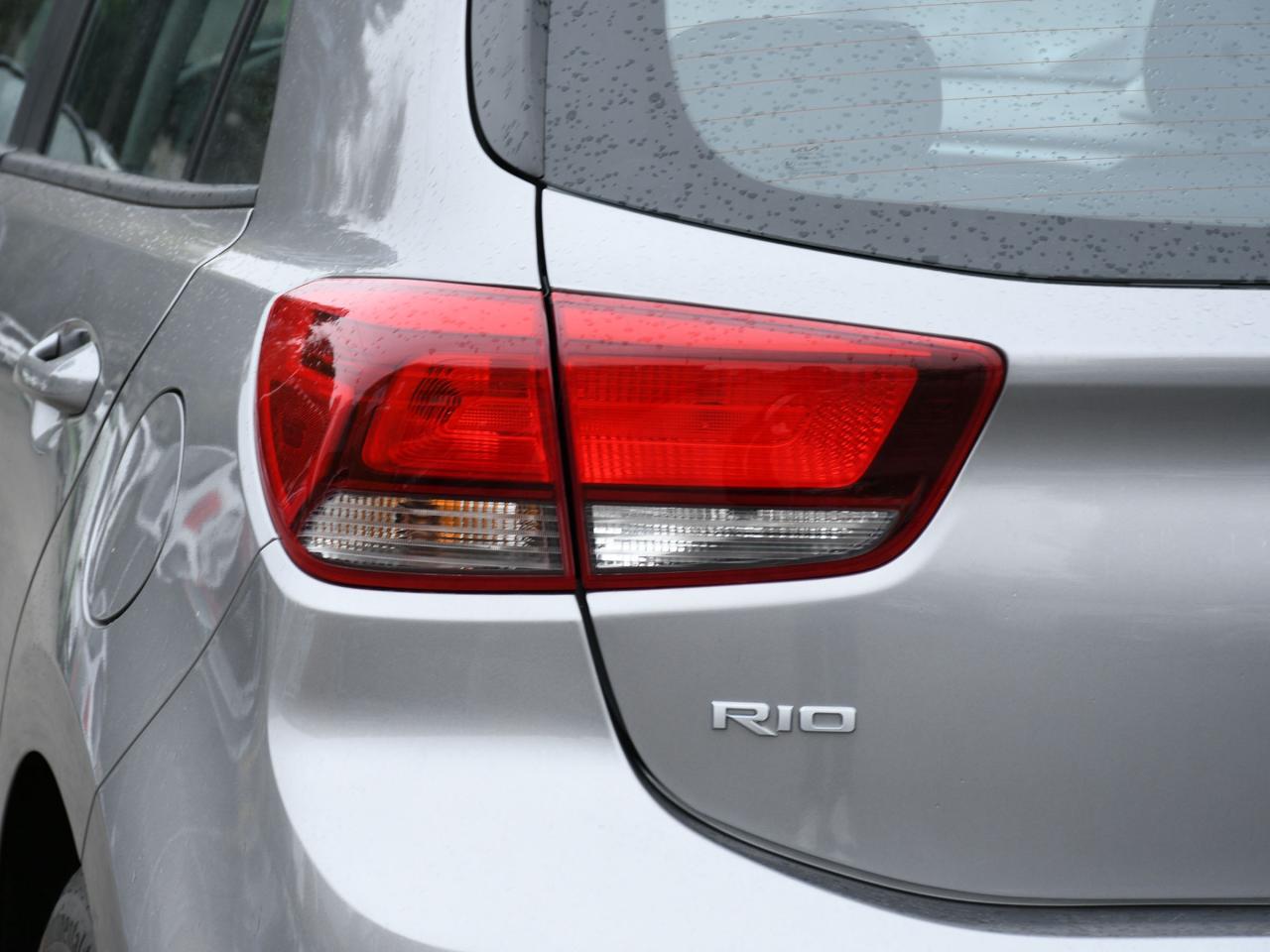 2023 Kia Rio 5-door LX+ Certified  Low Mileage    Apple Carplay   Andr Photo