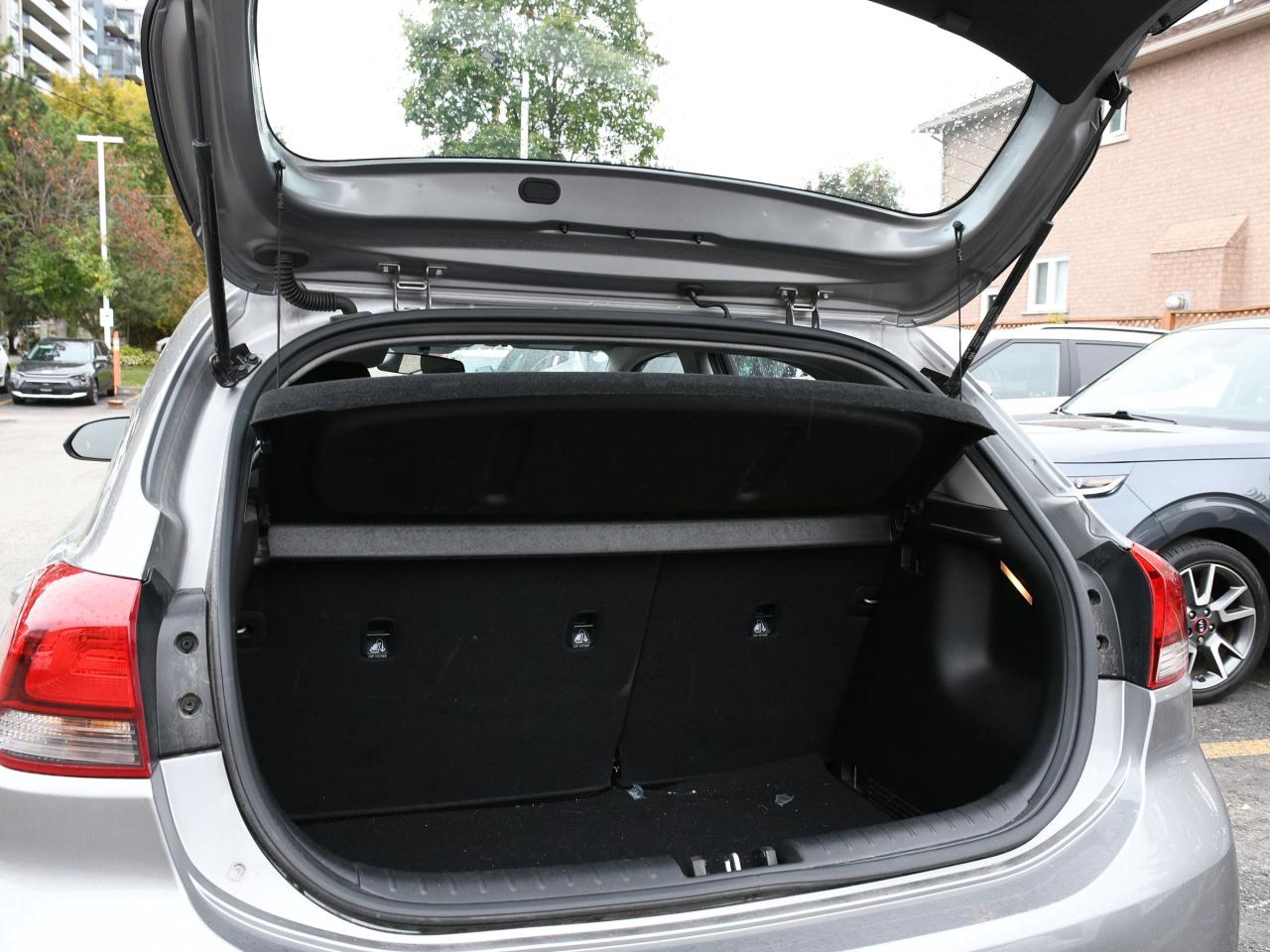 2023 Kia Rio 5-door LX+ Certified  Low Mileage    Apple Carplay   Andr Photo