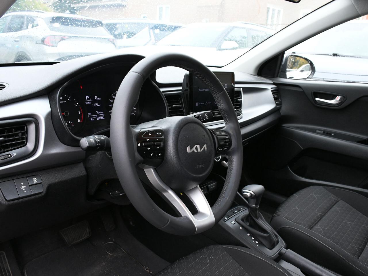2023 Kia Rio 5-door LX+ Certified  Low Mileage    Apple Carplay   Andr Photo