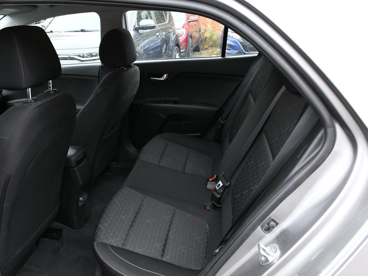 2023 Kia Rio 5-door LX+ Certified  Low Mileage    Apple Carplay   Andr Photo