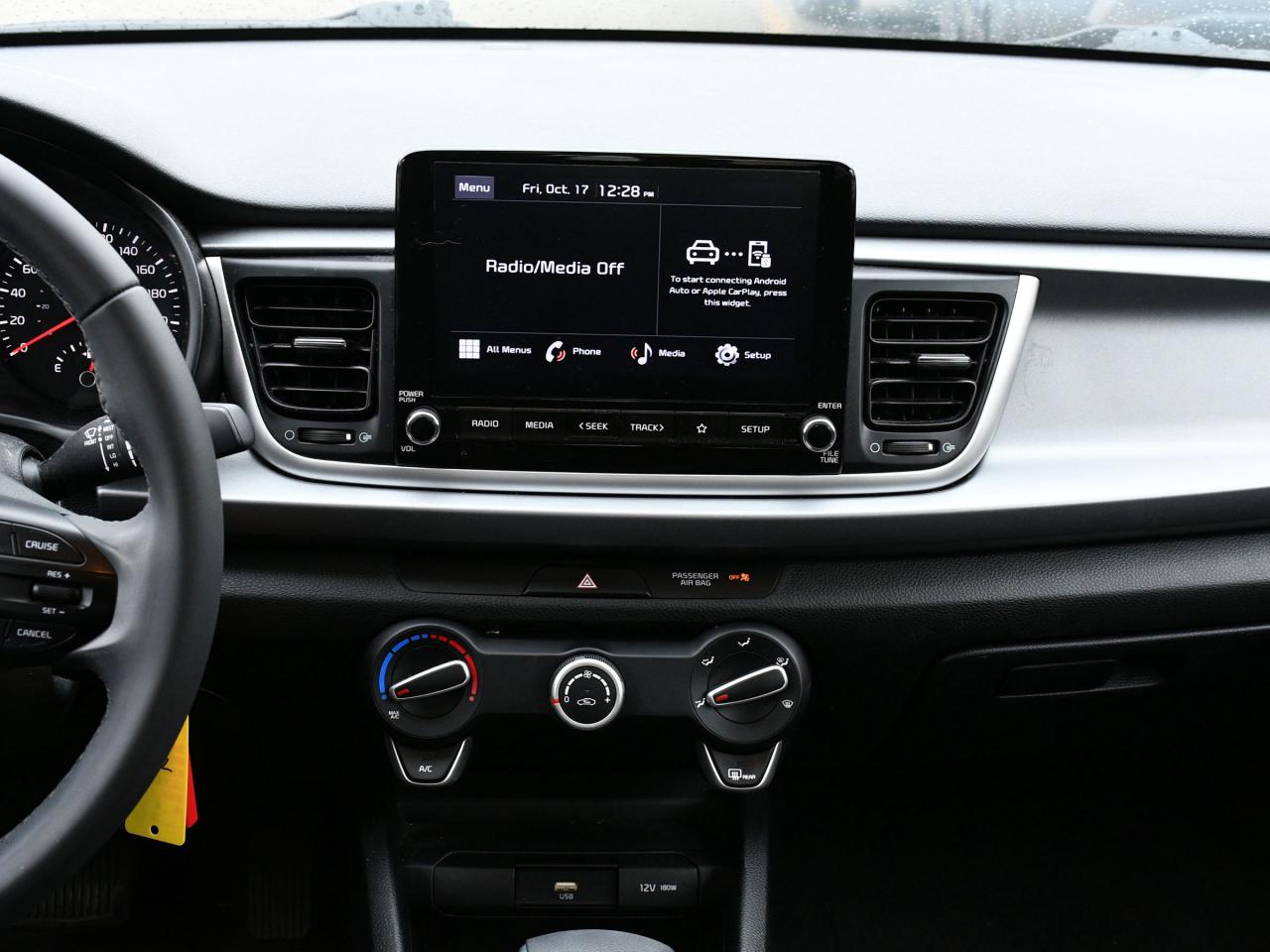 2023 Kia Rio 5-door LX+ Certified  Low Mileage    Apple Carplay   Andr Photo