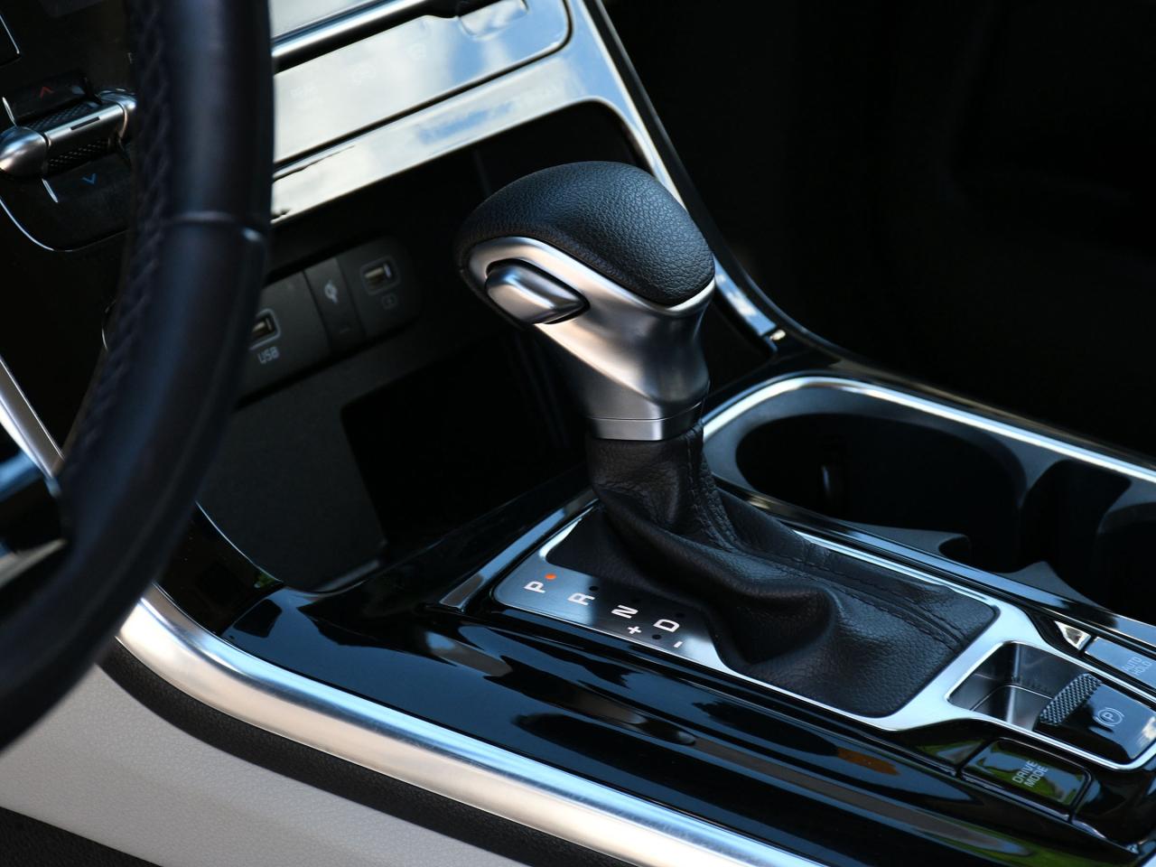 2024 Kia Carnival LX+ CPO   3rd Row Seating   Backup Camera   Blueto Photo