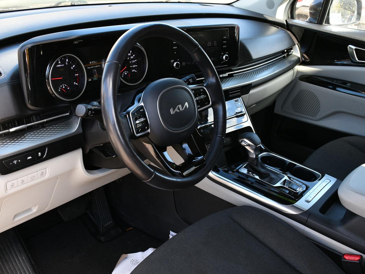 2024 Kia Carnival LX+ CPO   3rd Row Seating   Backup Camera   Blueto Photo