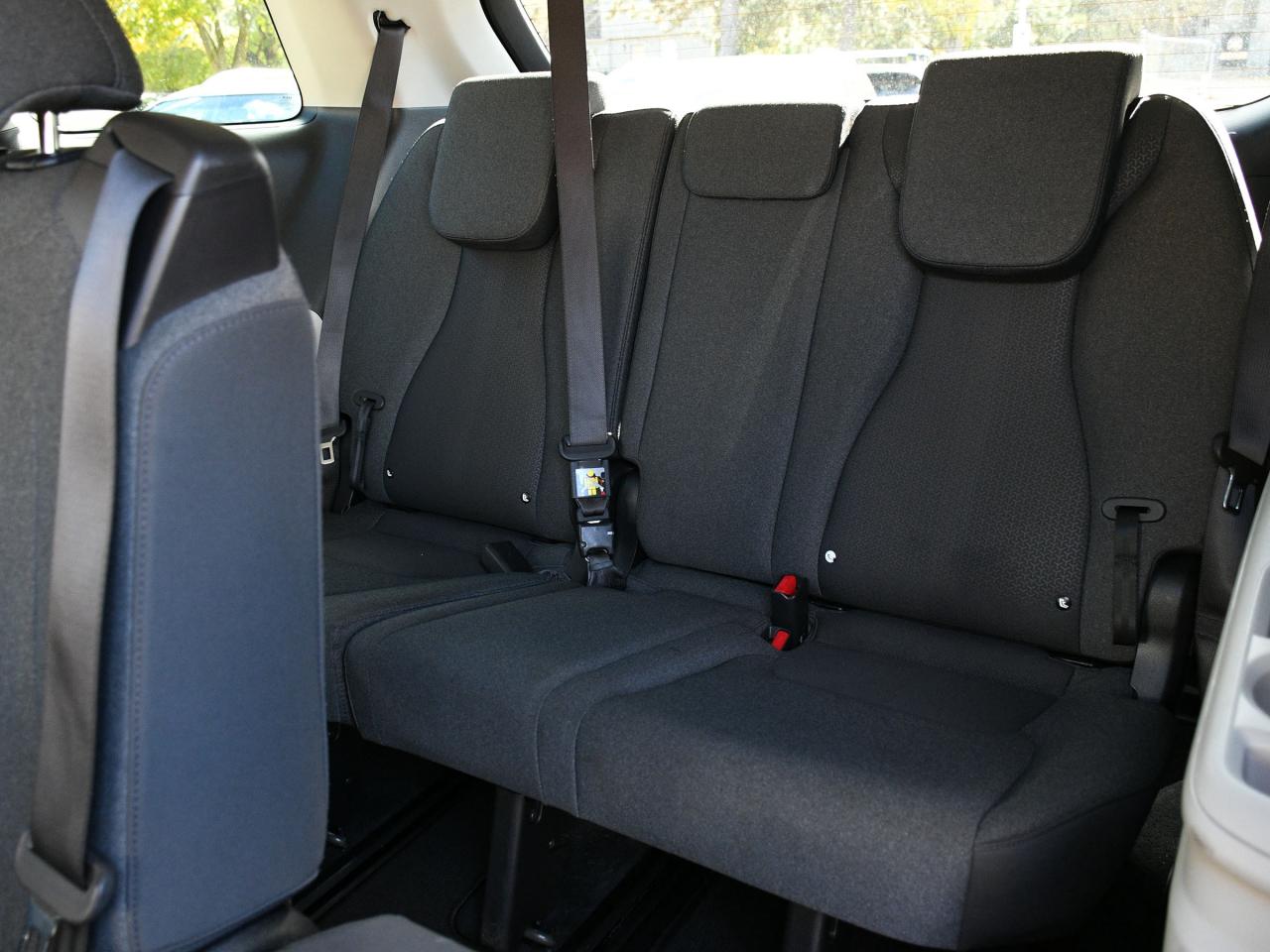 2024 Kia Carnival LX+ CPO   3rd Row Seating   Backup Camera   Blueto Photo