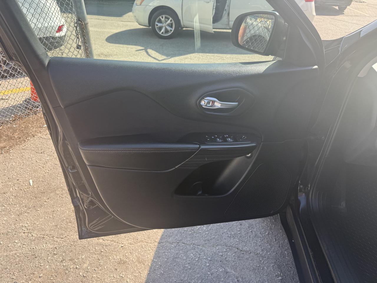 2016 Jeep Cherokee *** 3 YEAR WARRANTY INCLUDED *** Photo