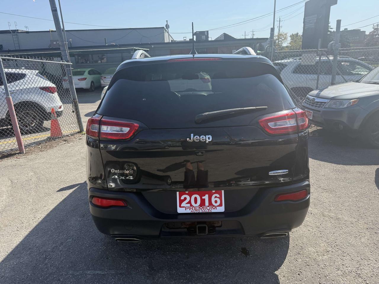 2016 Jeep Cherokee *** 3 YEAR WARRANTY INCLUDED *** Photo4