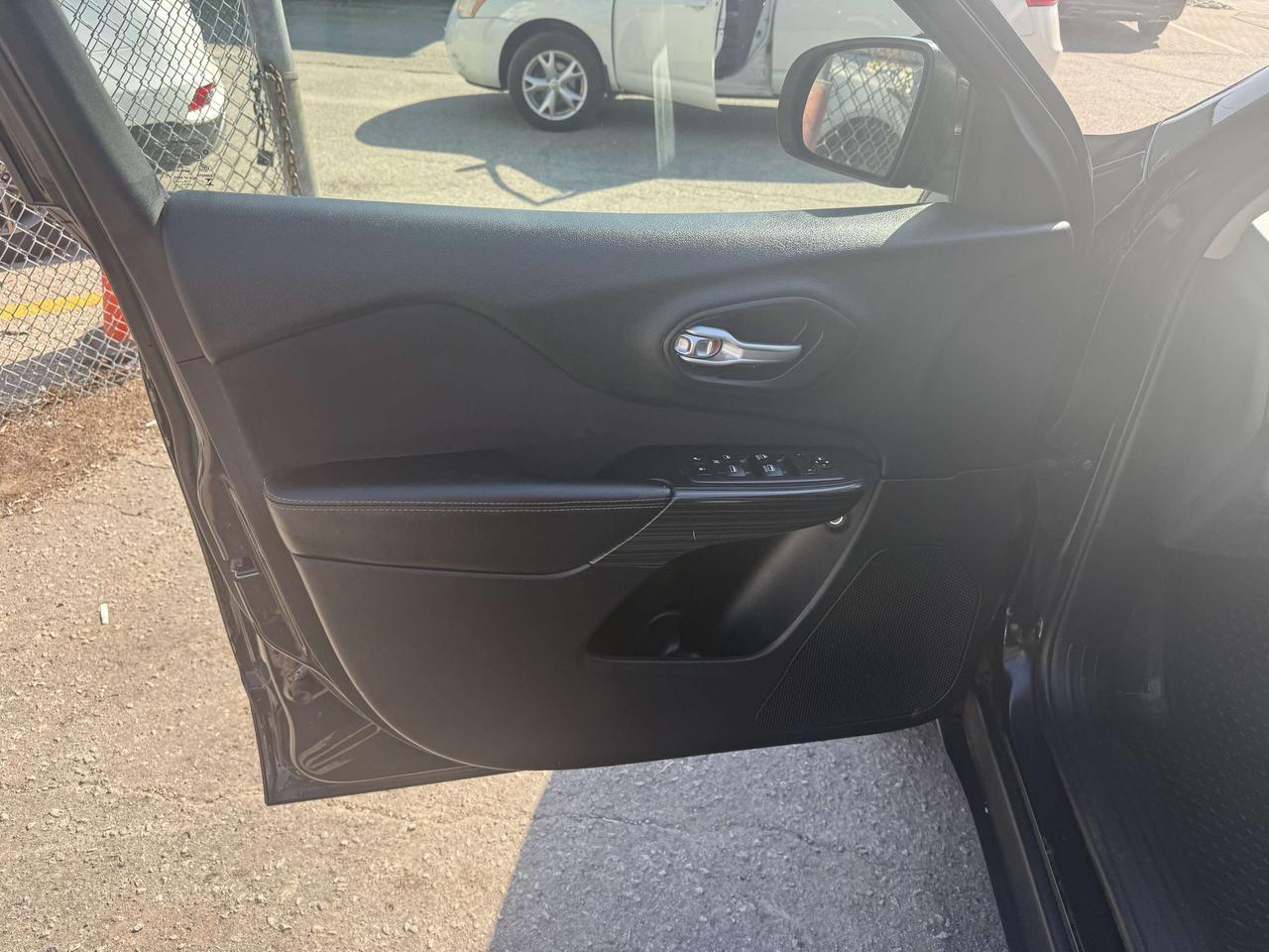 2016 Jeep Cherokee *** 3 YEAR WARRANTY INCLUDED *** Photo