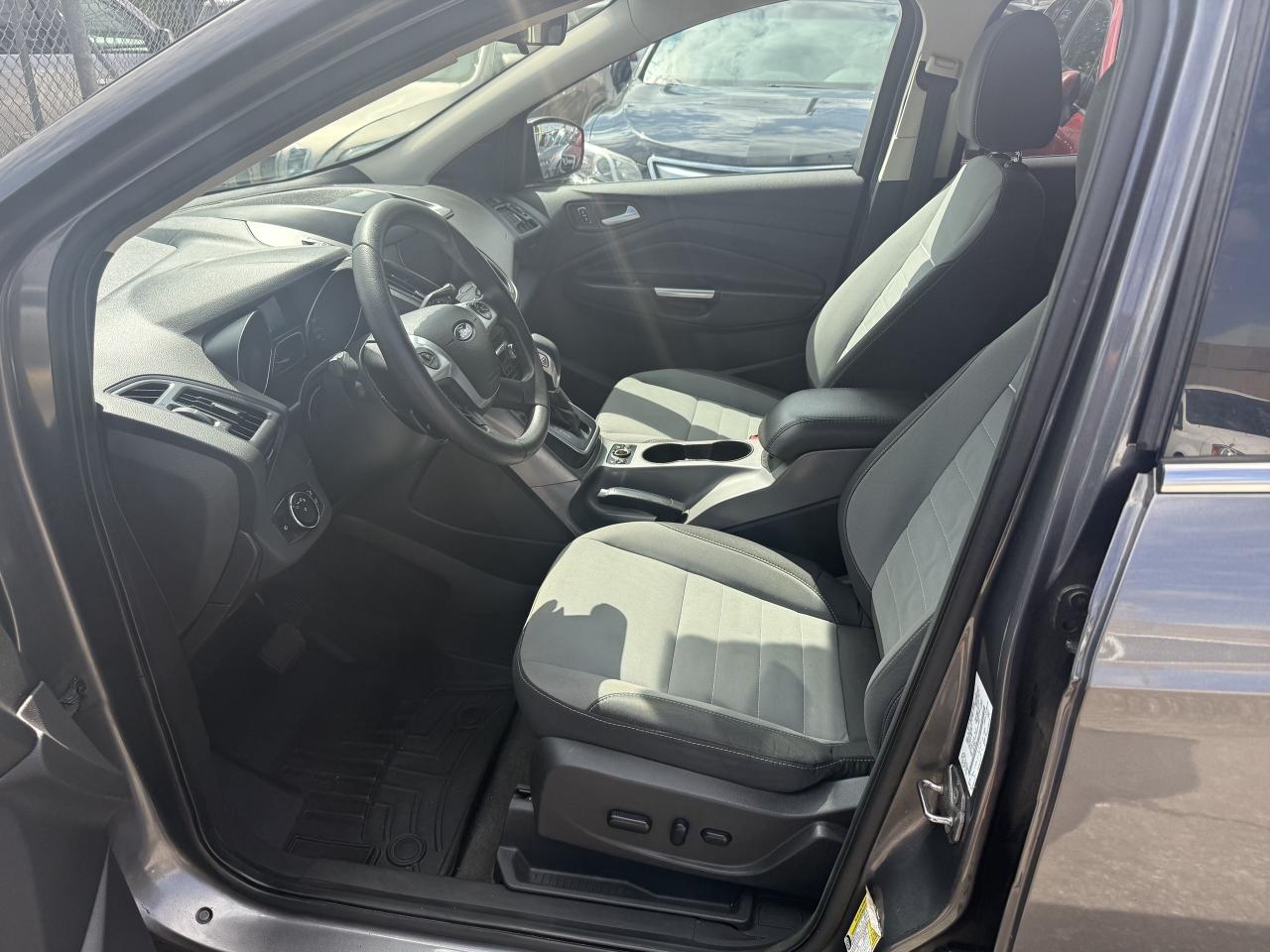 2014 Ford Escape *** 3 YEAR WARRANTY INCLUDED *** Photo