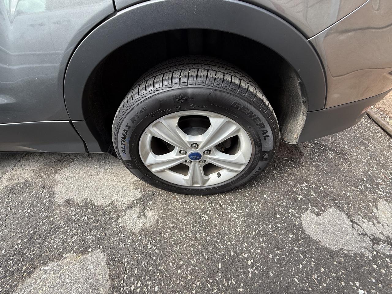 2014 Ford Escape *** 3 YEAR WARRANTY INCLUDED *** Photo