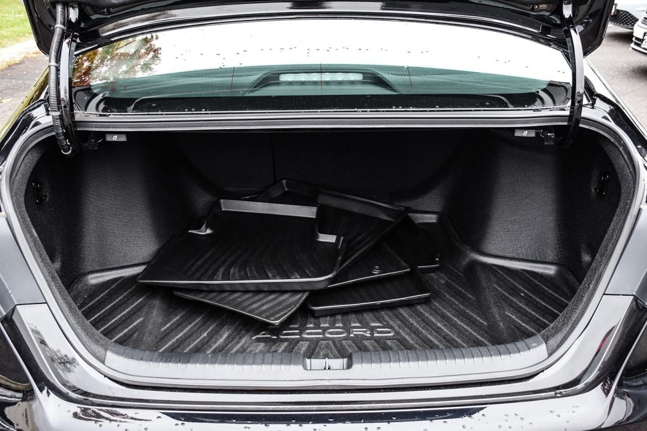 2024 Honda Accord Hybrid SPORT / NO ACCIDENT  / SUNROOF / CARPLAY / BSM Photo