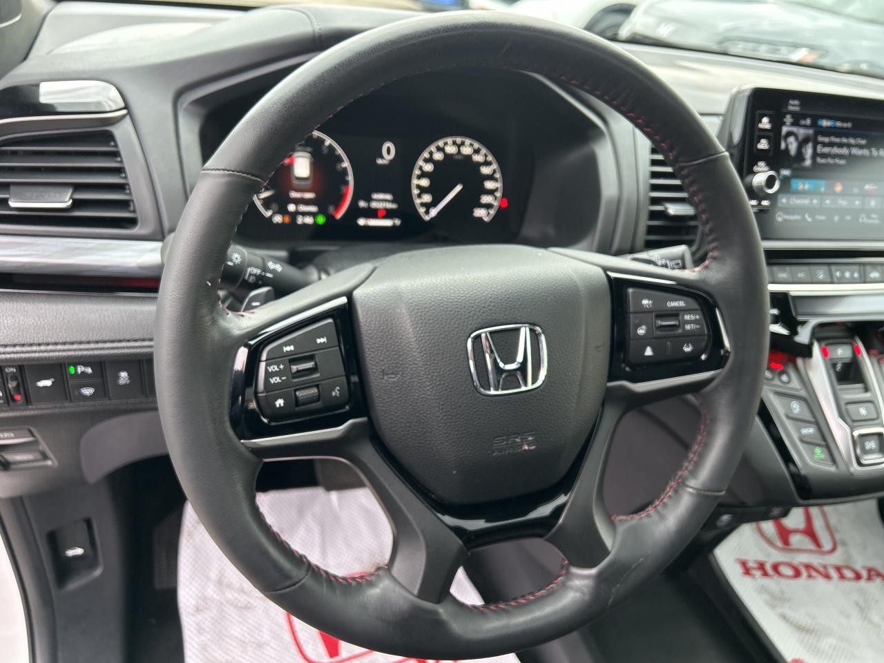 2025 Honda Odyssey Black Edition Navigation Sunroof Cool/heated seats Photo