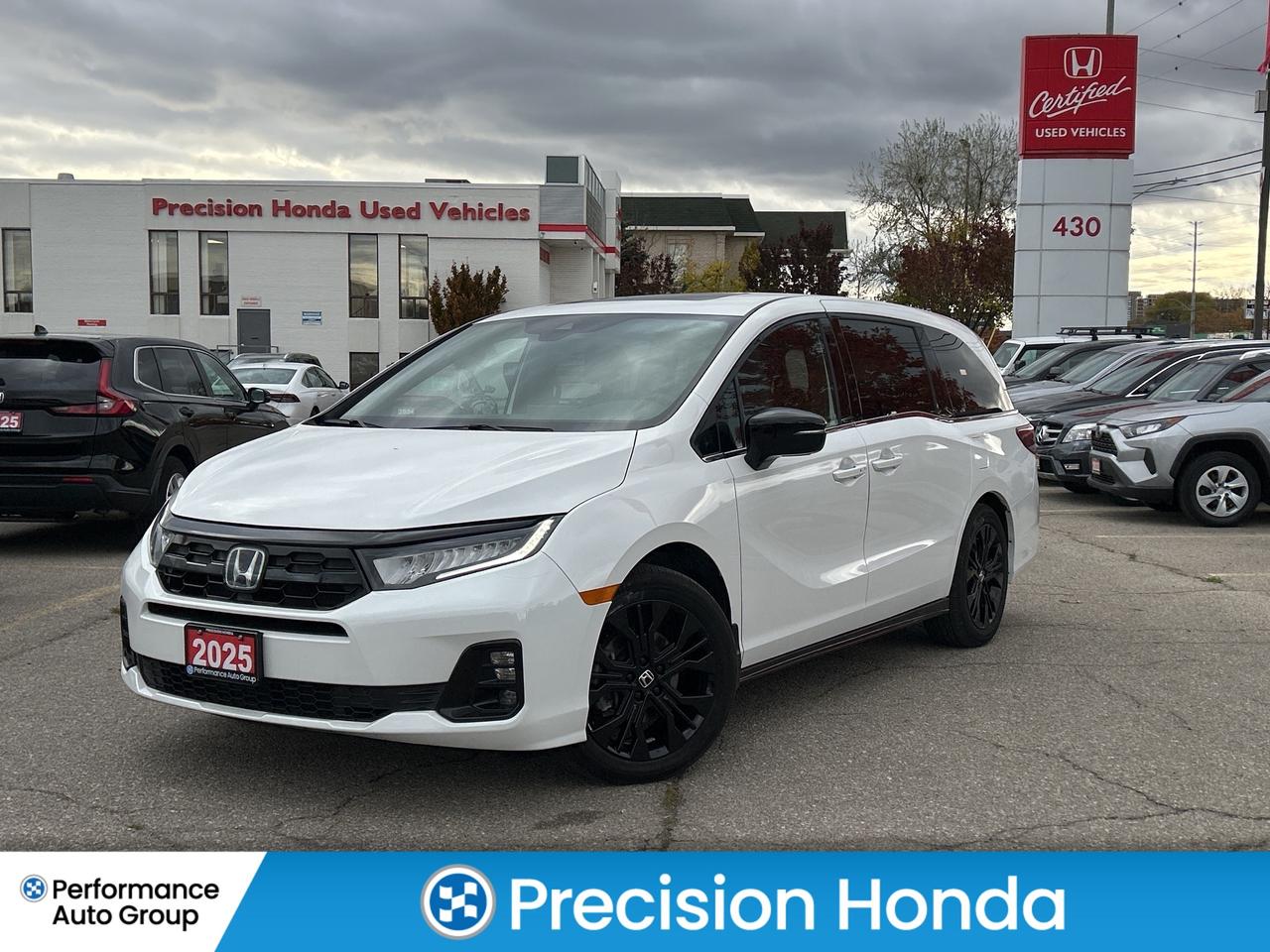 2025 Honda Odyssey Black Edition Navigation Sunroof Cool/heated seats Photo0