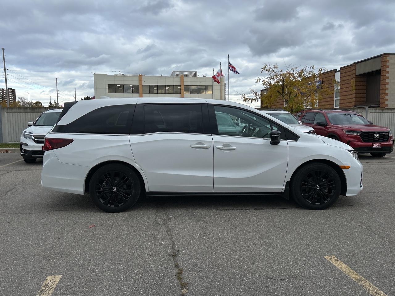 2025 Honda Odyssey Black Edition Navigation Sunroof Cool/heated seats Photo