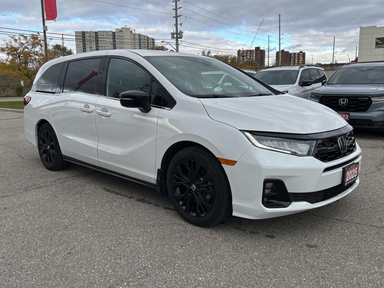 2025 Honda Odyssey Black Edition Navigation Sunroof Cool/heated seats Photo
